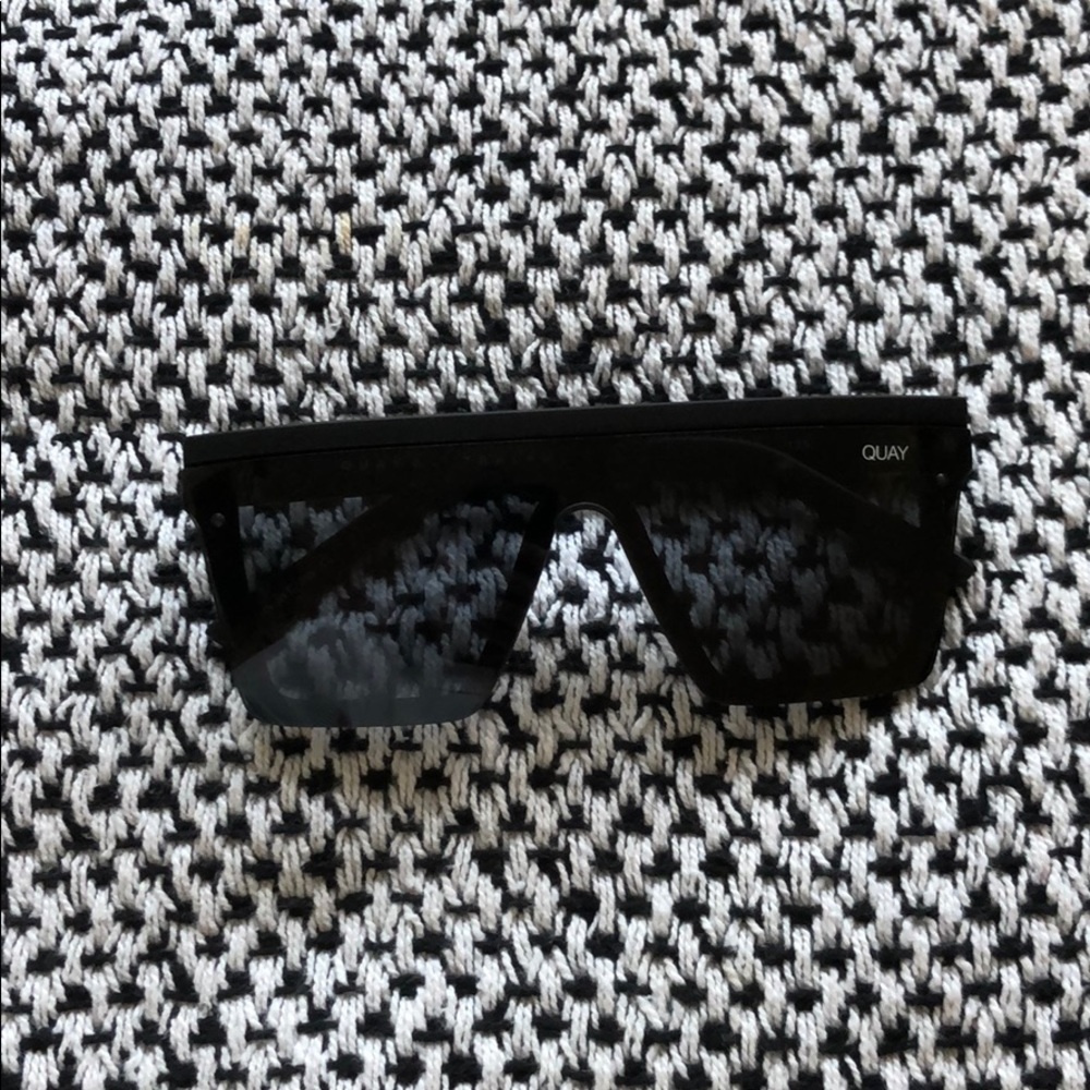 Quay black sunglasses